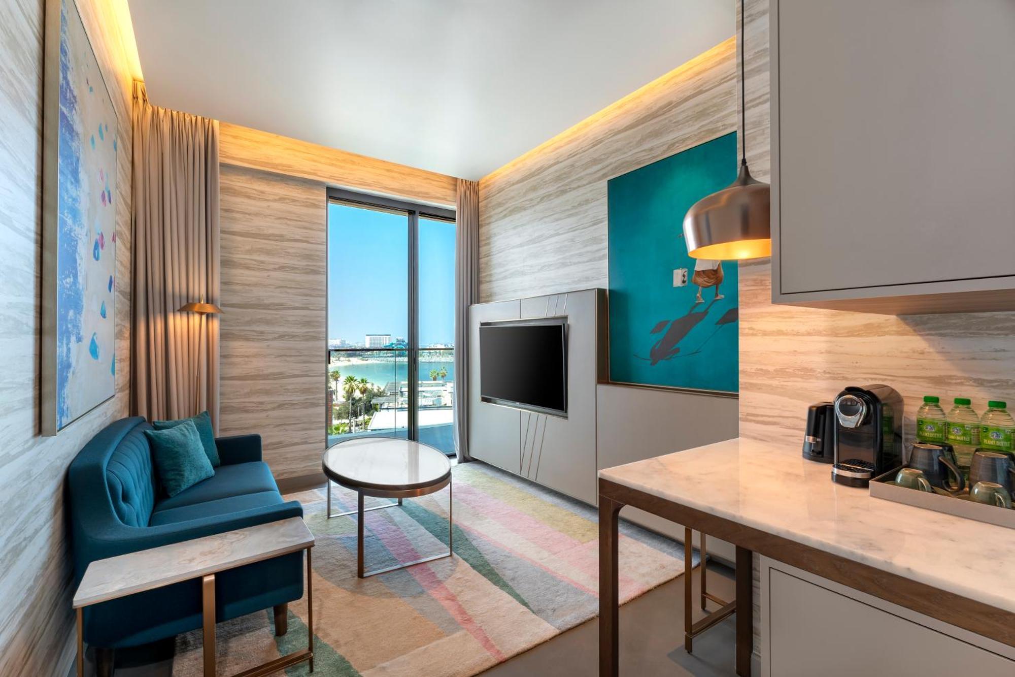 Hyatt Centric Jumeirah Dubai Exterior foto A suite at the hotel