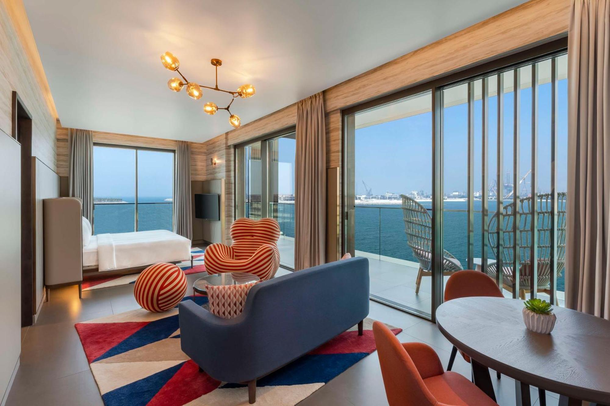 Hyatt Centric Jumeirah Dubai Exterior foto A suite at the hotel