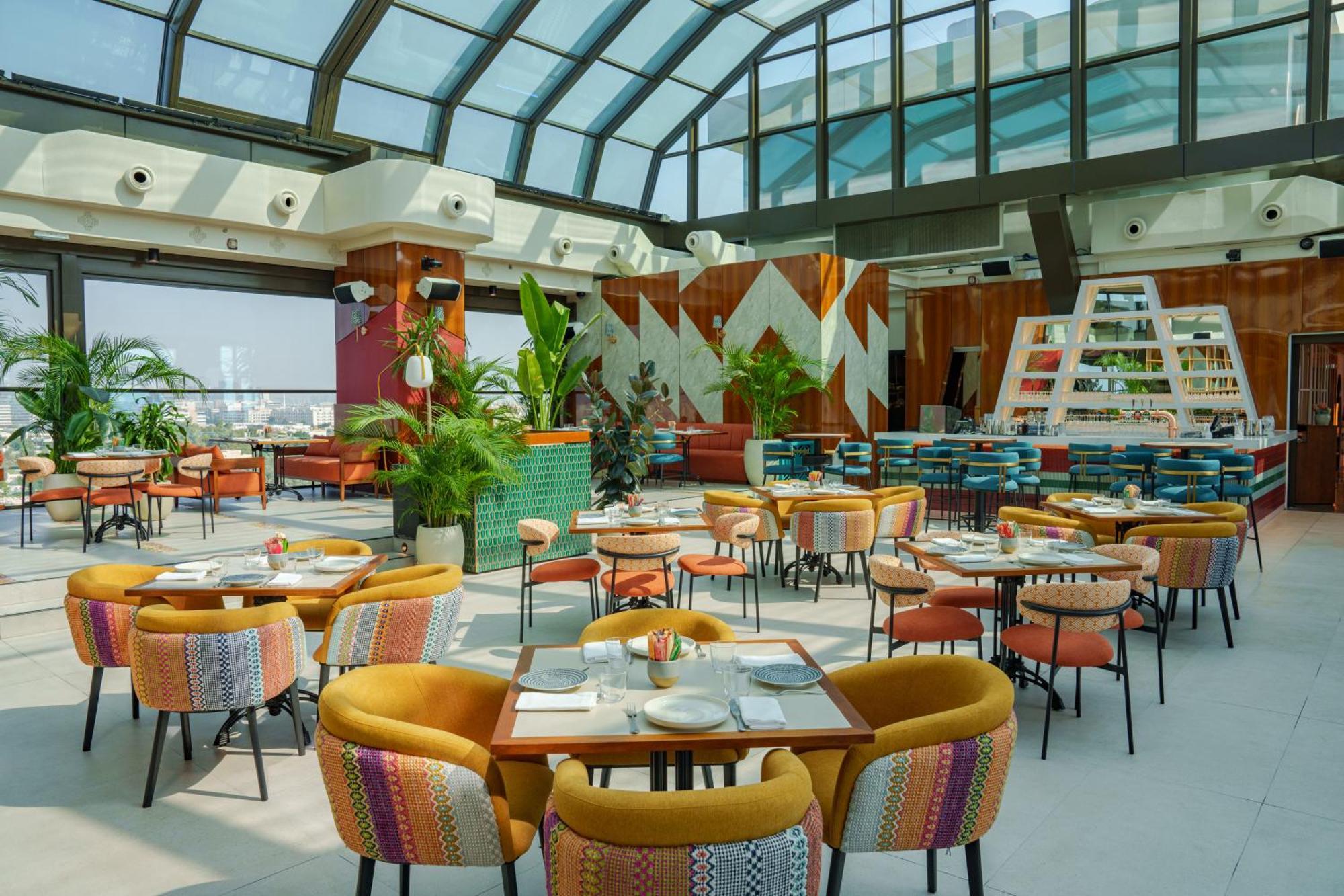 Hyatt Centric Jumeirah Dubai Exterior foto The interior of the restaurant