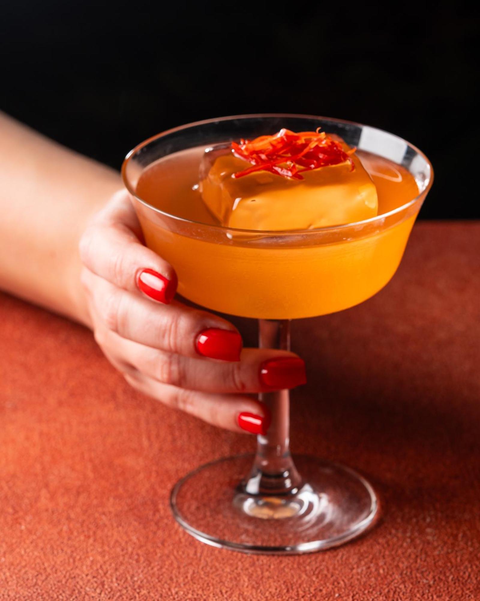 Hyatt Centric Jumeirah Dubai Exterior foto A pumpkin spice martini